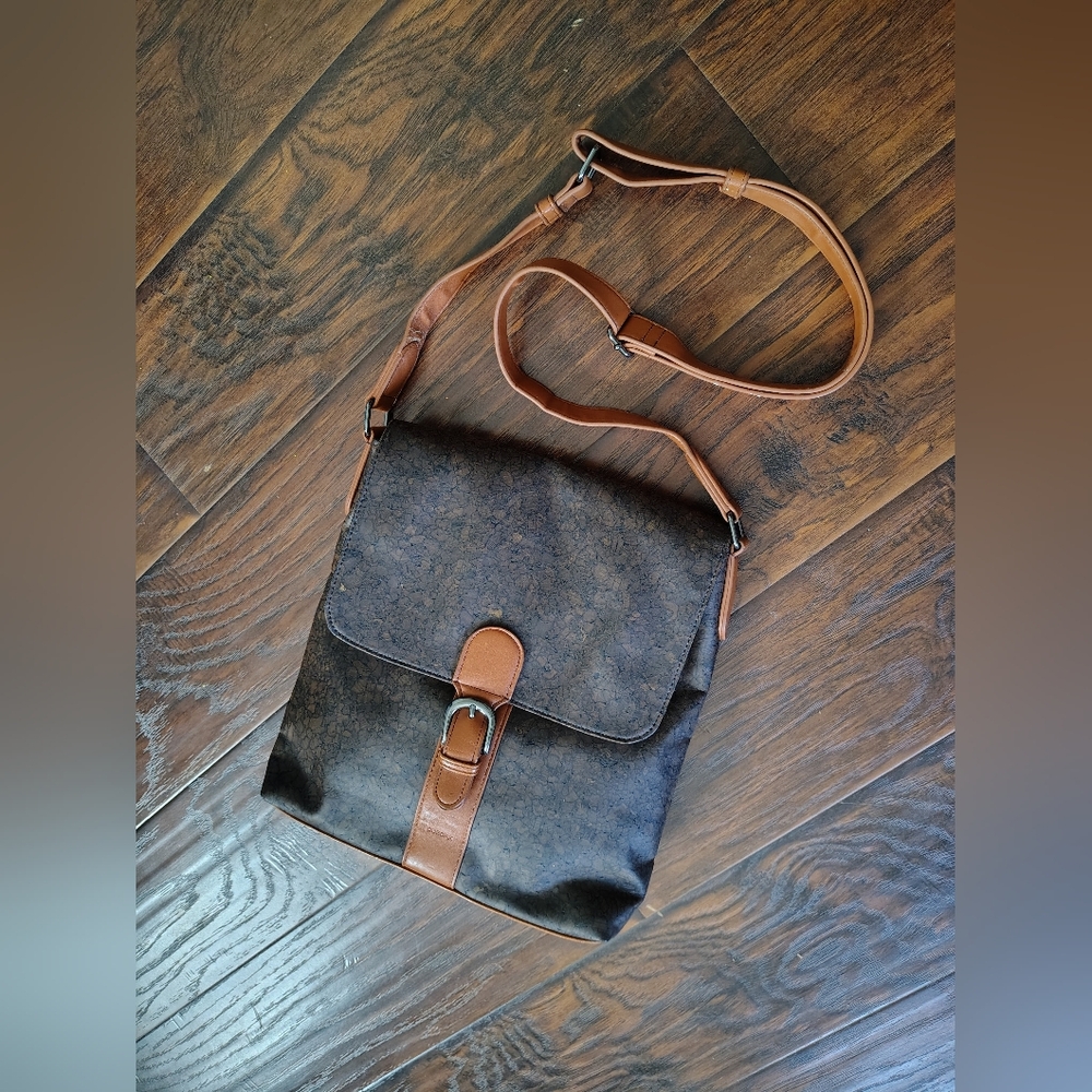 Queork brown shoulder bag fleur de lis design